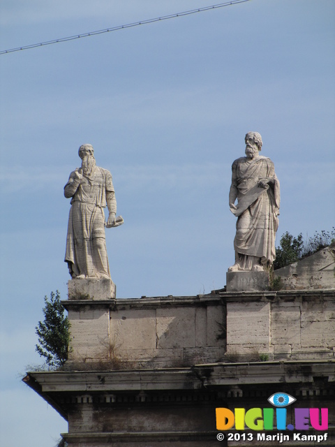 SX31259 Statues on top of building